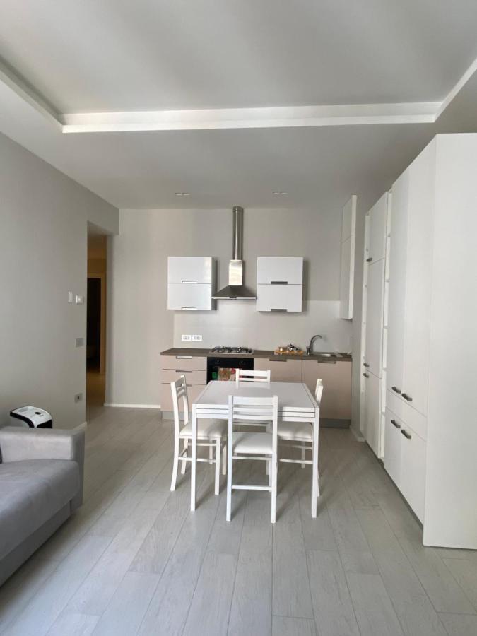Casa Dante: Oneglia Centro-Marina-Spiagge Apartment อิมเปรีอา ภายนอก รูปภาพ