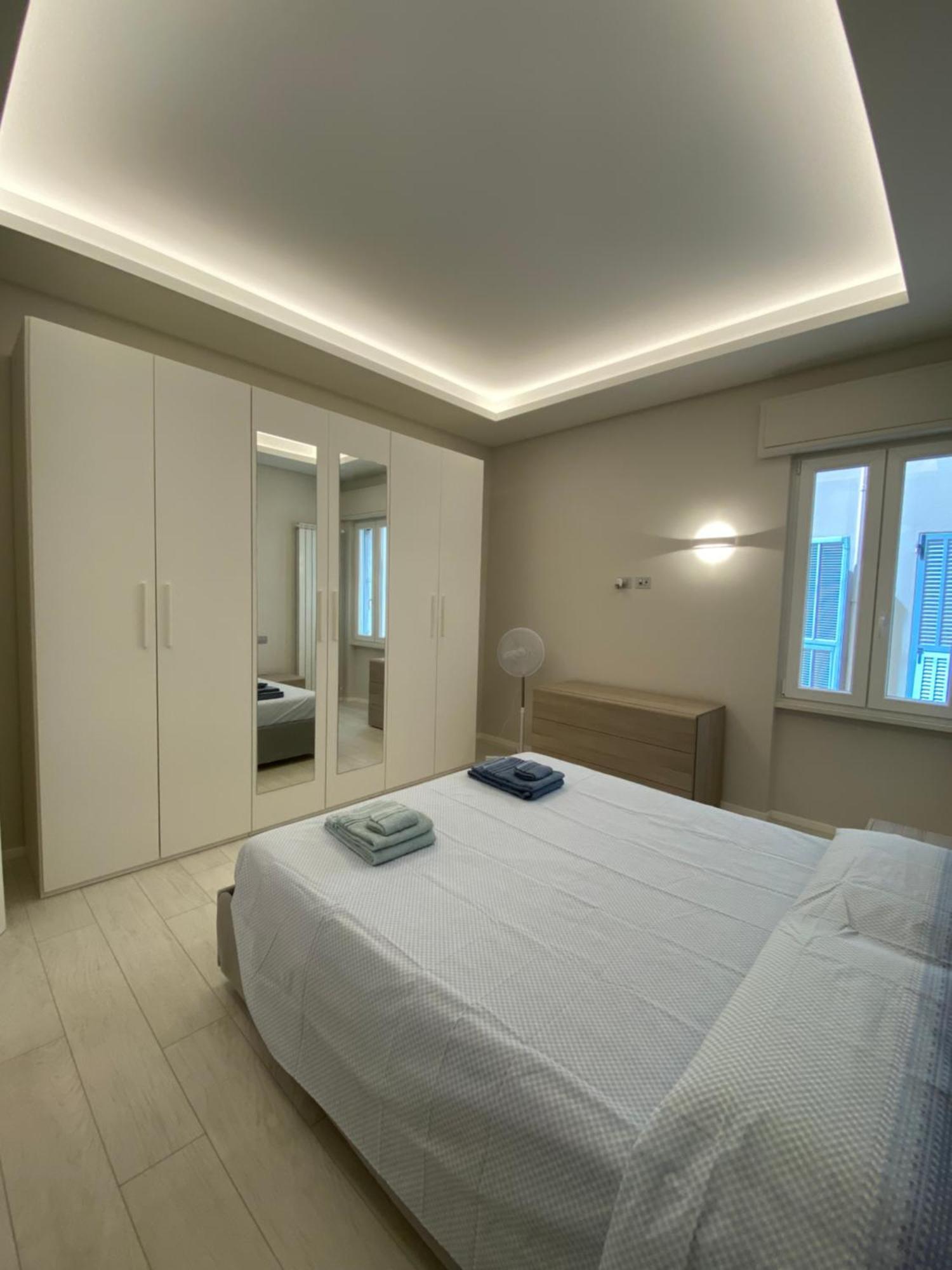 Casa Dante: Oneglia Centro-Marina-Spiagge Apartment อิมเปรีอา ภายนอก รูปภาพ