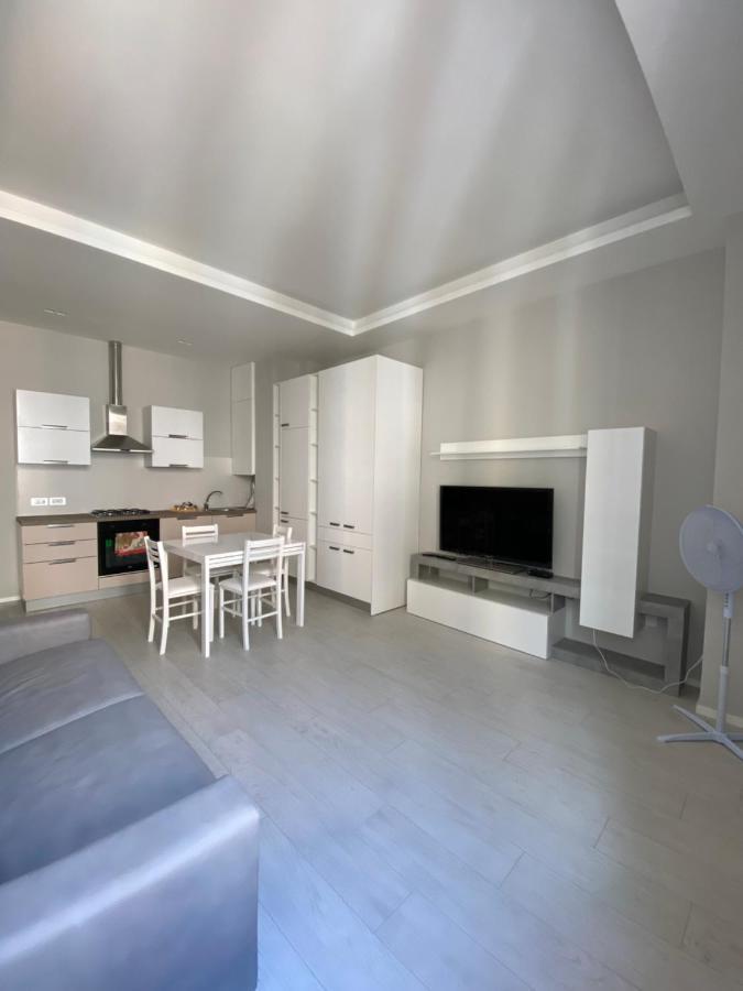 Casa Dante: Oneglia Centro-Marina-Spiagge Apartment อิมเปรีอา ภายนอก รูปภาพ