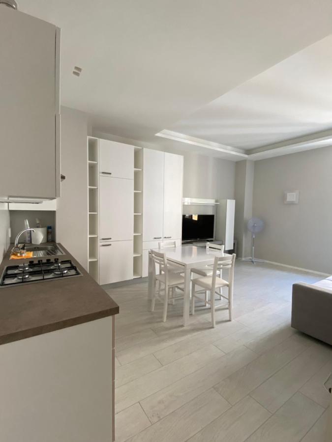 Casa Dante: Oneglia Centro-Marina-Spiagge Apartment อิมเปรีอา ภายนอก รูปภาพ