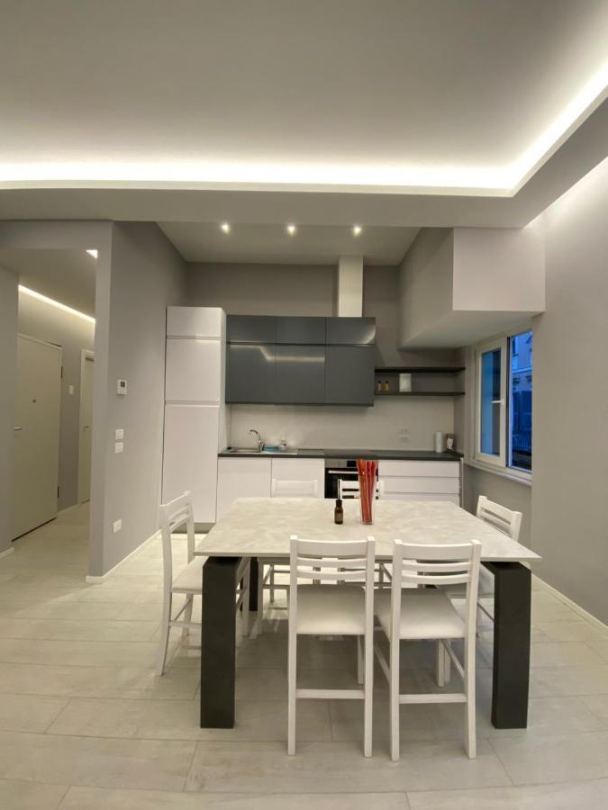 Casa Dante: Oneglia Centro-Marina-Spiagge Apartment อิมเปรีอา ภายนอก รูปภาพ