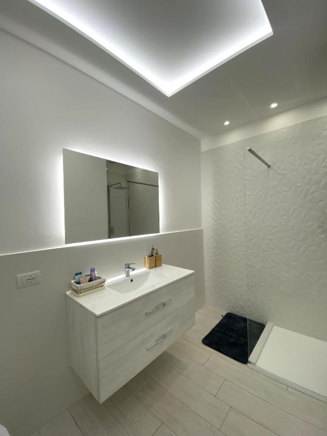 Casa Dante: Oneglia Centro-Marina-Spiagge Apartment อิมเปรีอา ภายนอก รูปภาพ