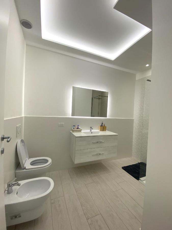 Casa Dante: Oneglia Centro-Marina-Spiagge Apartment อิมเปรีอา ภายนอก รูปภาพ