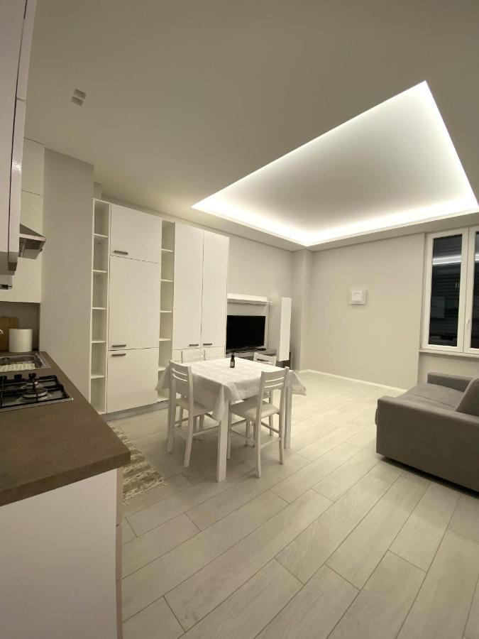 Casa Dante: Oneglia Centro-Marina-Spiagge Apartment อิมเปรีอา ภายนอก รูปภาพ