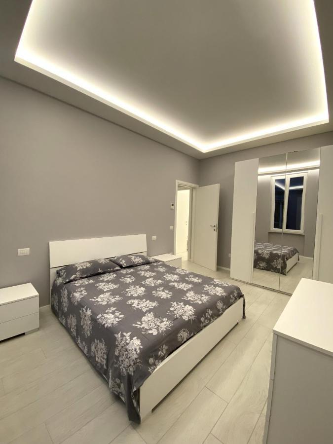 Casa Dante: Oneglia Centro-Marina-Spiagge Apartment อิมเปรีอา ภายนอก รูปภาพ