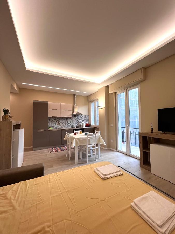 Casa Dante: Oneglia Centro-Marina-Spiagge Apartment อิมเปรีอา ภายนอก รูปภาพ