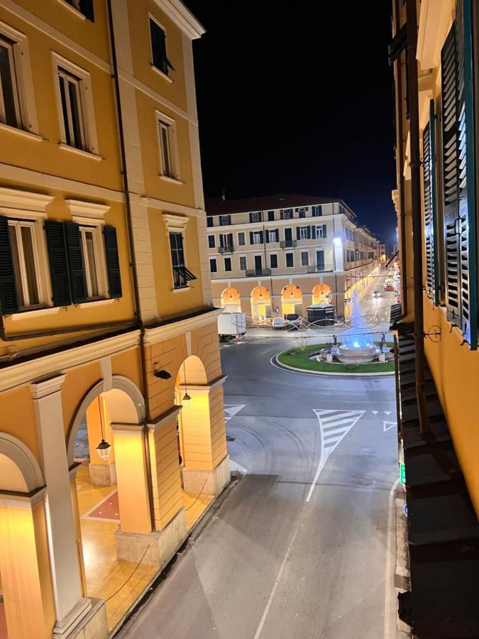 Casa Dante: Oneglia Centro-Marina-Spiagge Apartment อิมเปรีอา ภายนอก รูปภาพ