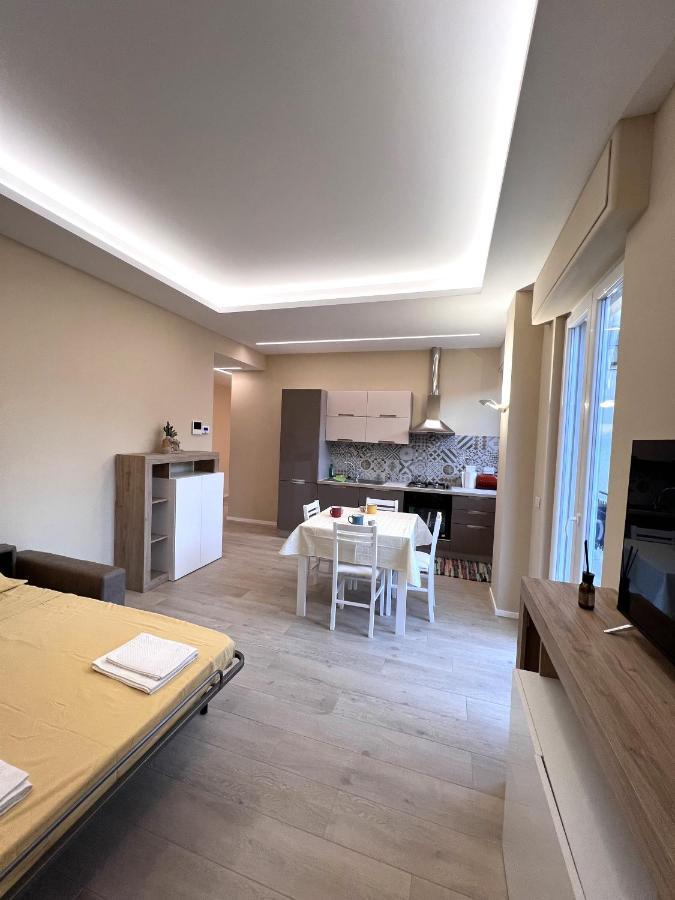 Casa Dante: Oneglia Centro-Marina-Spiagge Apartment อิมเปรีอา ภายนอก รูปภาพ