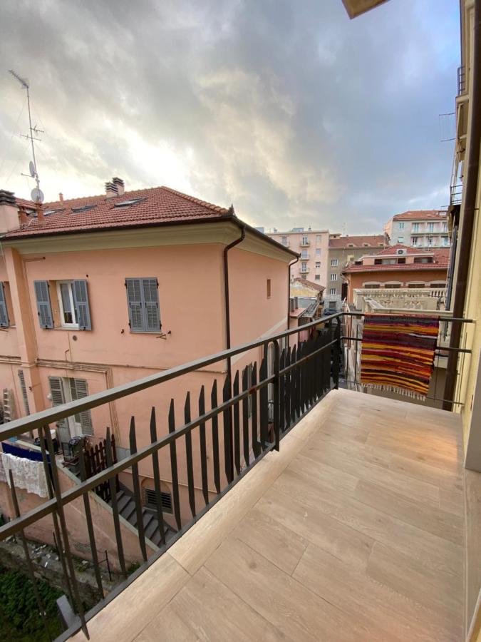 Casa Dante: Oneglia Centro-Marina-Spiagge Apartment อิมเปรีอา ภายนอก รูปภาพ